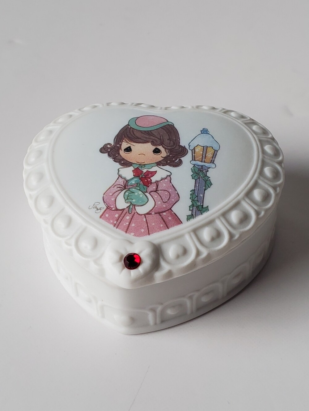 Precious Moments Enesco 1997 Porcelain Birthstone Trinket Box January Garnet
